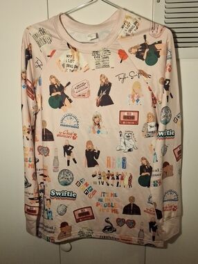 Taylor swift Long-Sleeve Graphic Top - Light Pink